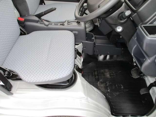 0800471A30260406W00117.jpg