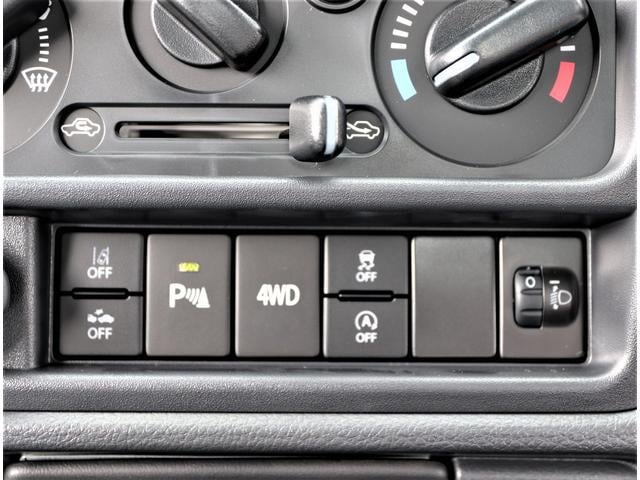9031185A20251017E00109.jpg