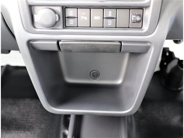 9031185A20251017E00119.jpg