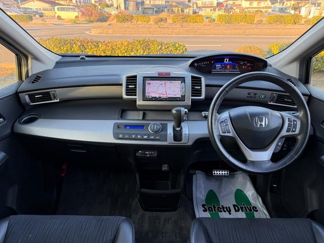 0902026A30251215W00101.jpg