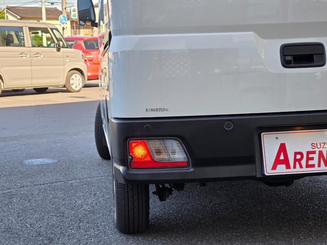 1010088A30250728W00112.jpg