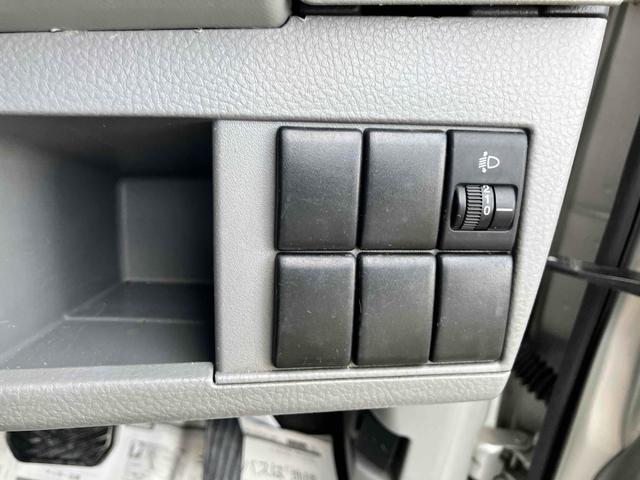 0840381A30250619W00105.jpg