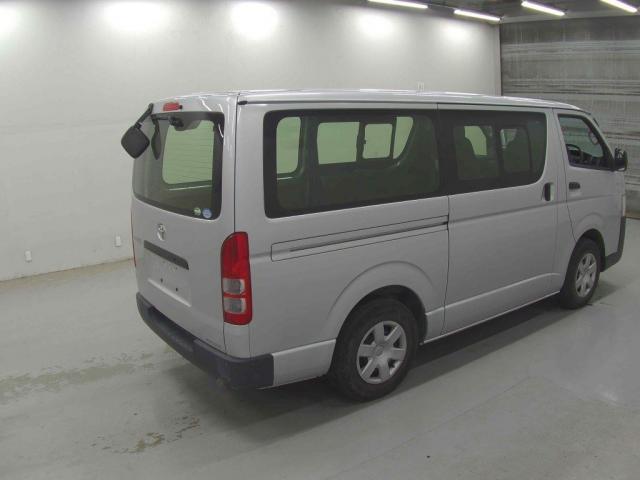 22070860_carP_l_3.jpg