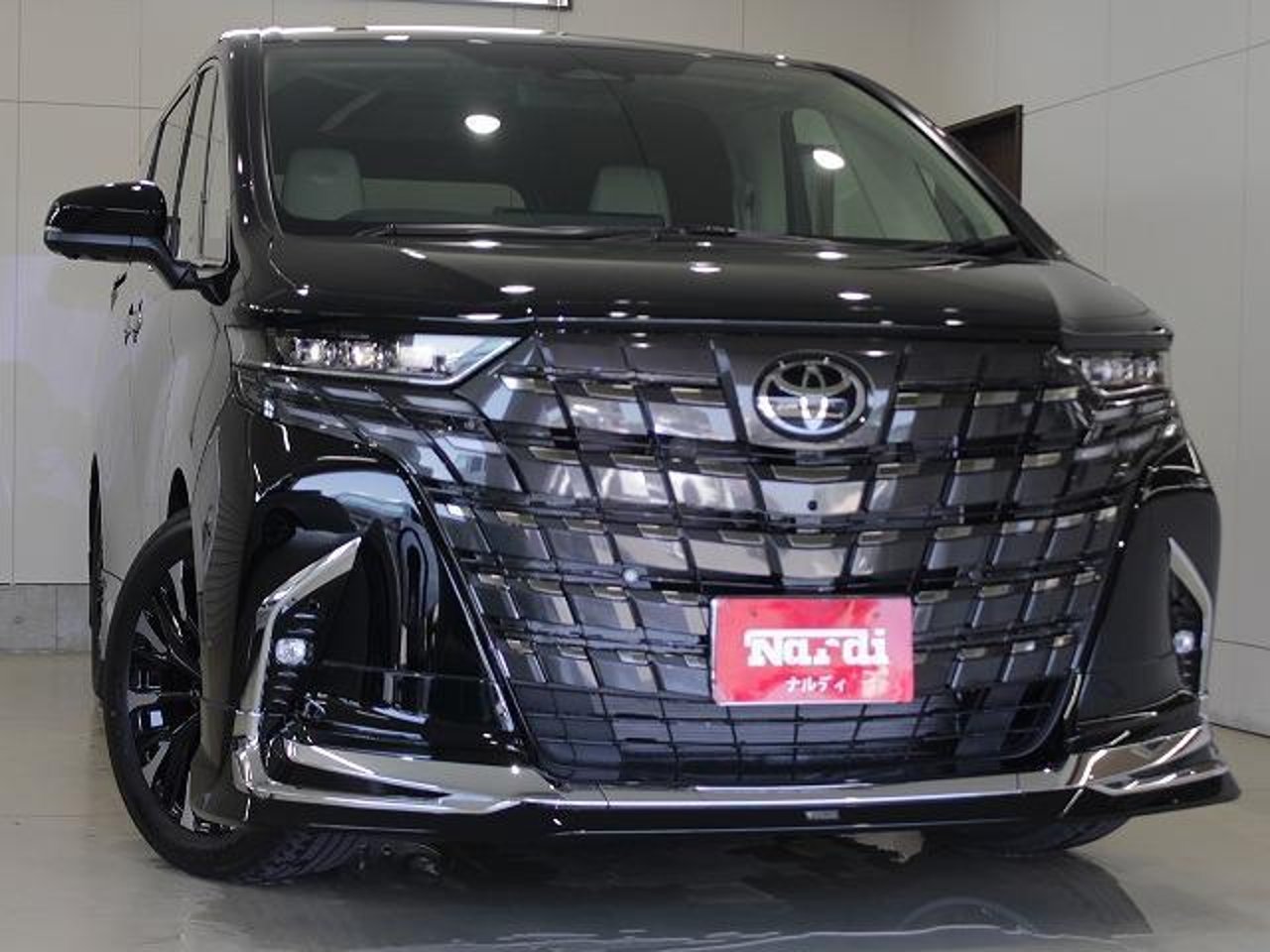 2025 Toyota Alphard, photo 1 of 1