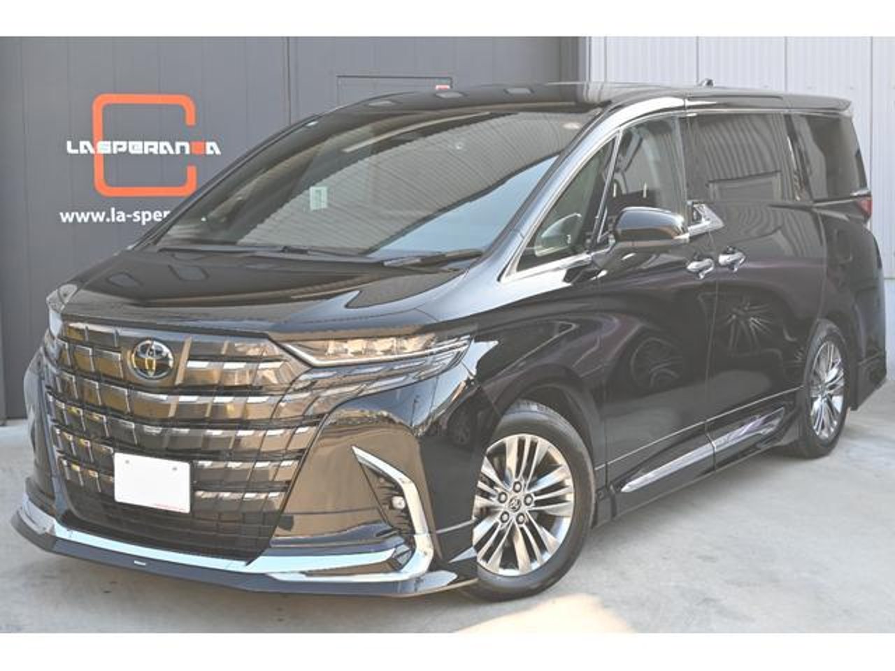 2024 Toyota Alphard, photo 1 of 1