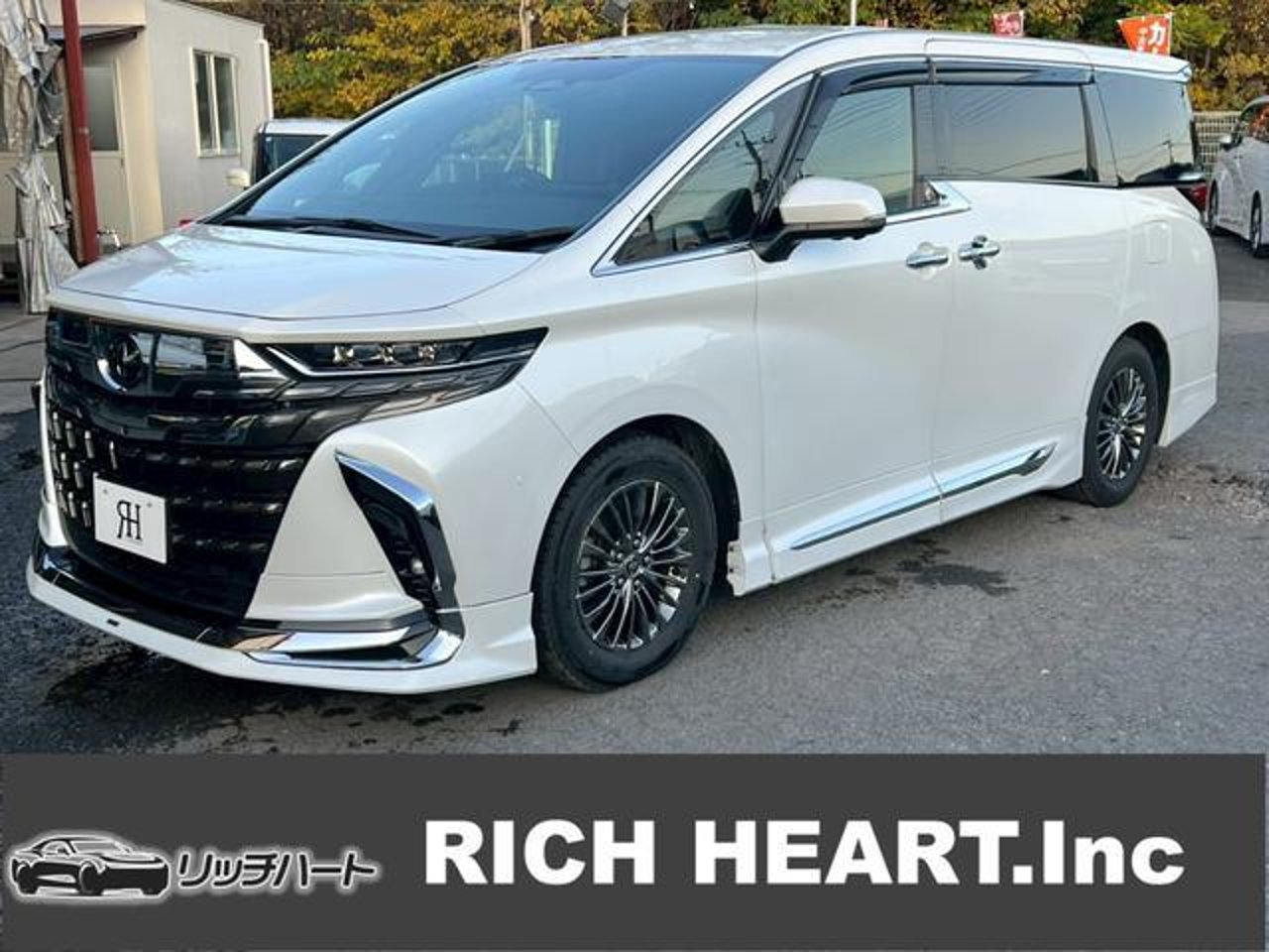 2023 Toyota Alphard, photo 1 of 1