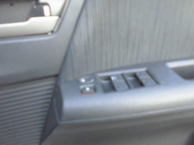 0504227A30260321W00215.jpg