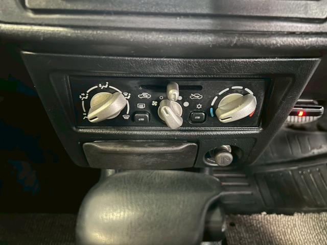 0710163A30260411W00617.jpg
