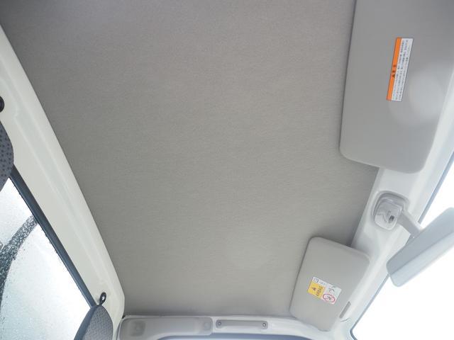 0504166A30260408W00219.jpg