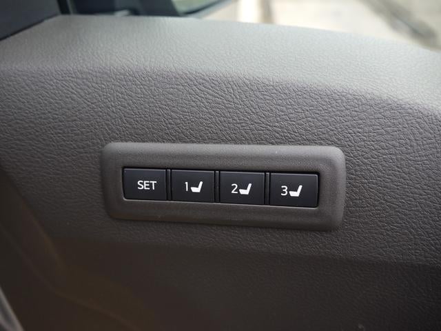 0700285A30250224W00104.jpg