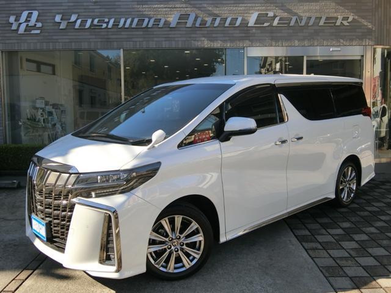 2022 Toyota Alphard, photo 1 of 1