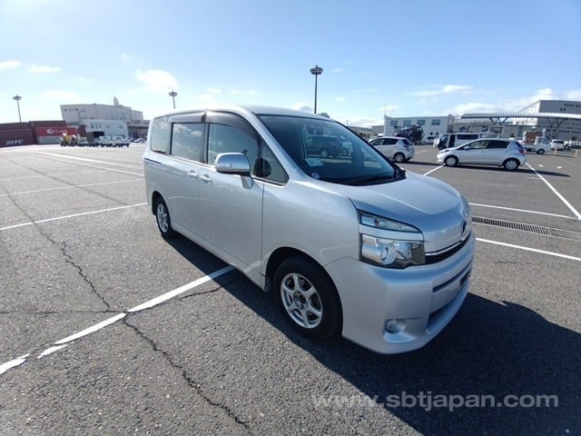 2013/9 TOYOTA VOXY X L EDITION 133000 | SBT Japan | Stock Id:AA1348