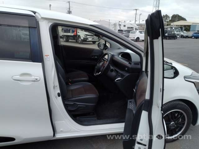 2019 TOYOTA SIENTA G CUERO