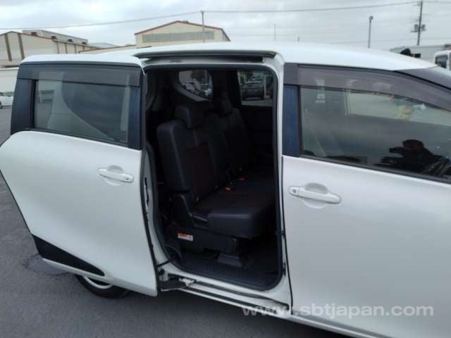 2019 TOYOTA SIENTA G CUERO