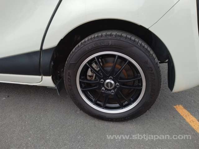 2019 TOYOTA SIENTA G CUERO
