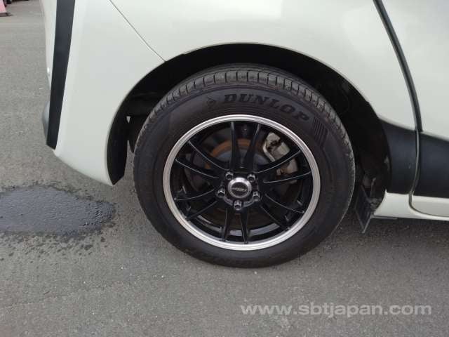 2019 TOYOTA SIENTA G CUERO
