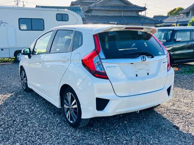 HONDA FIT HYBRID photo 3