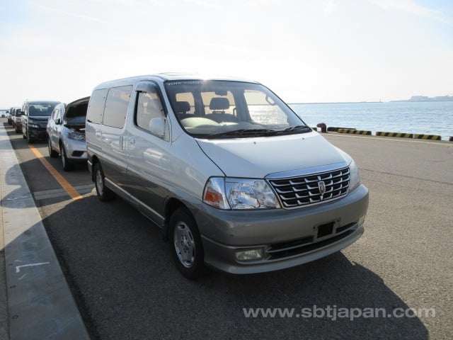 Toyota grand hiace 3. Тойота гранд хайс 2001. Гранд хайс 2001. Toyota granvia 2000. Гранд хайс 2001.