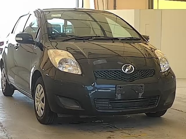 TOYOTA VITZ 2011