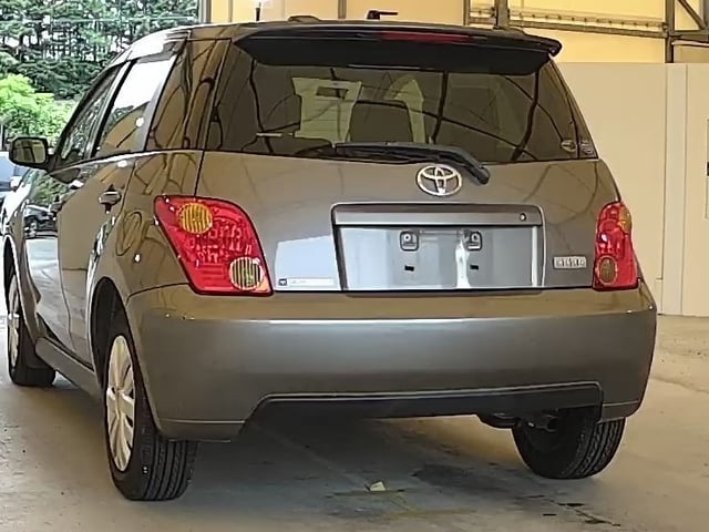 TOYOTA IST photo 3