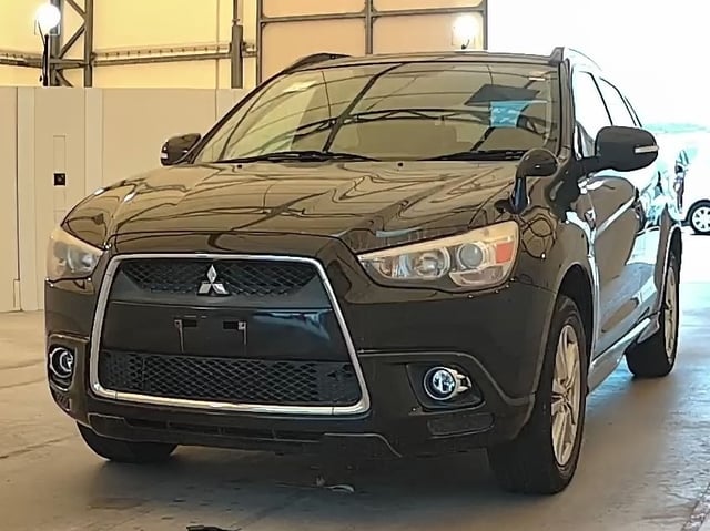 MITSUBISHI RVR photo 2