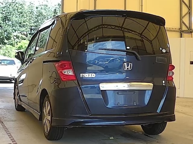 HONDA FREED photo 3
