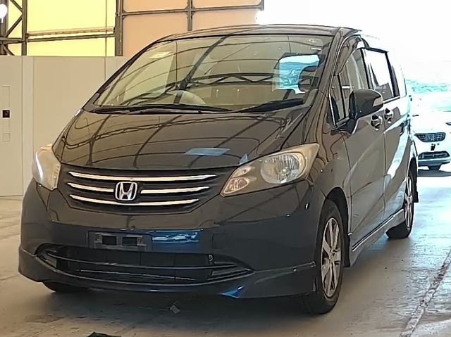 HONDA FREED photo 2