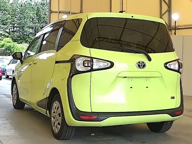 TOYOTA SIENTA photo 3