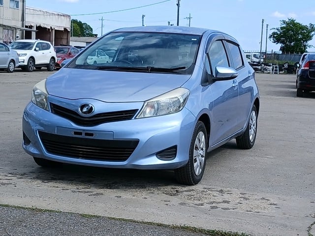 TOYOTA VITZ photo 3