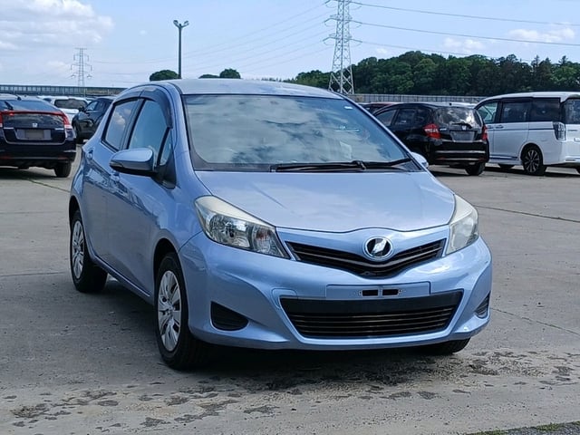 TOYOTA VITZ 2011