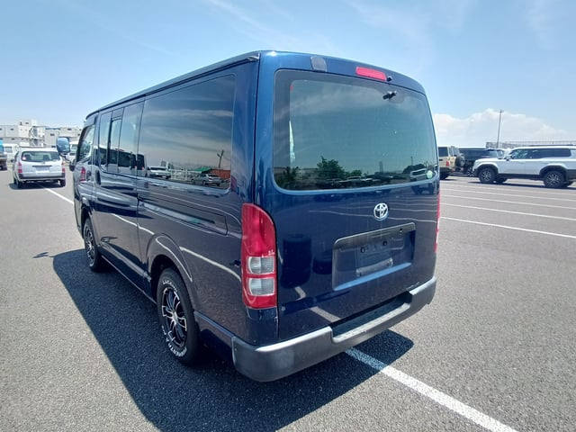 TOYOTA REGIUSACE VAN photo 3