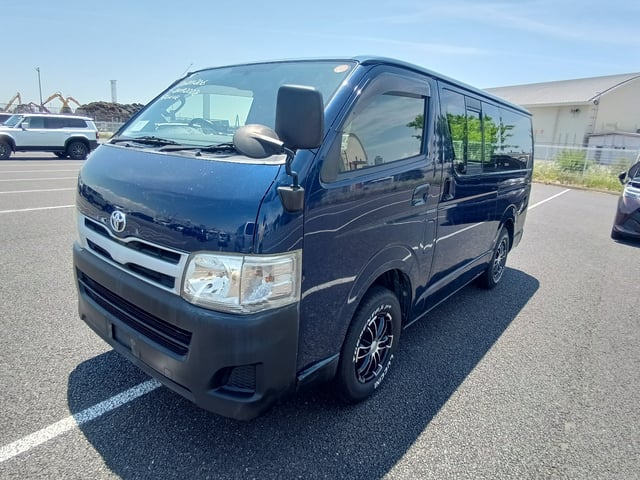 TOYOTA REGIUSACE VAN photo 2