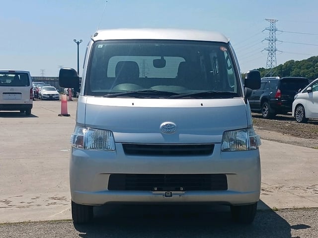 TOYOTA TOWNACE VAN photo 2