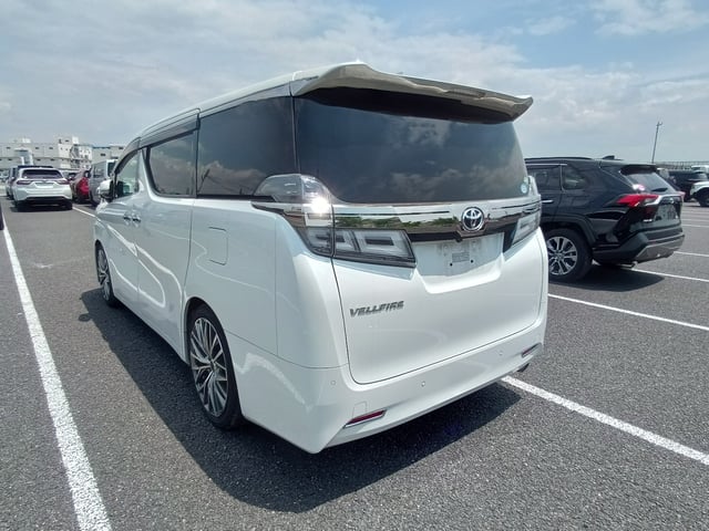 TOYOTA VELLFIRE photo 3