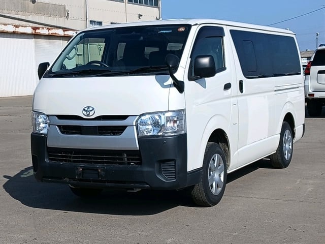 TOYOTA HIACE VAN photo 3