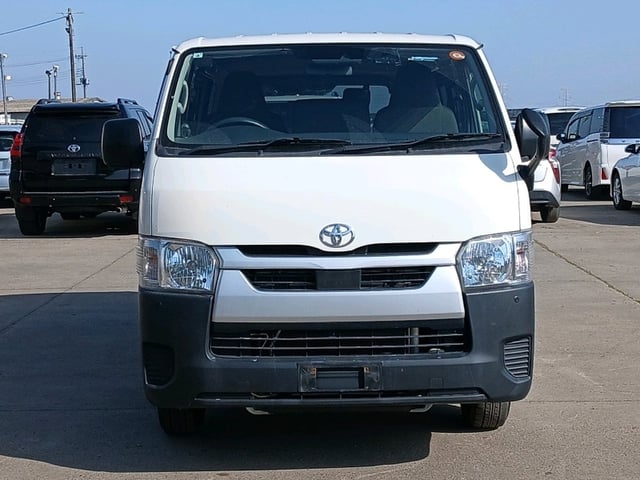 TOYOTA HIACE VAN photo 2