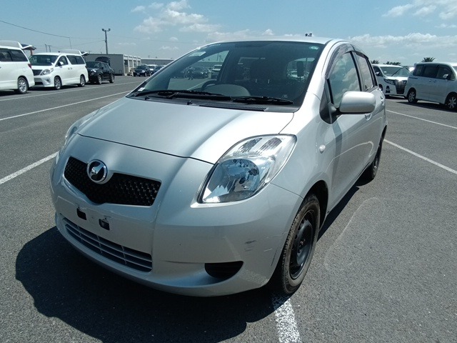 TOYOTA VITZ photo 2