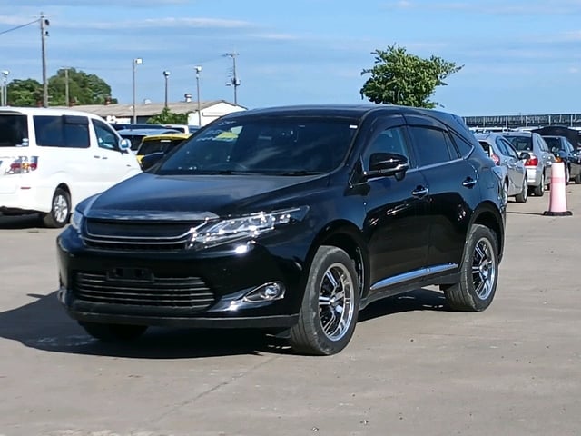 TOYOTA HARRIER photo 3