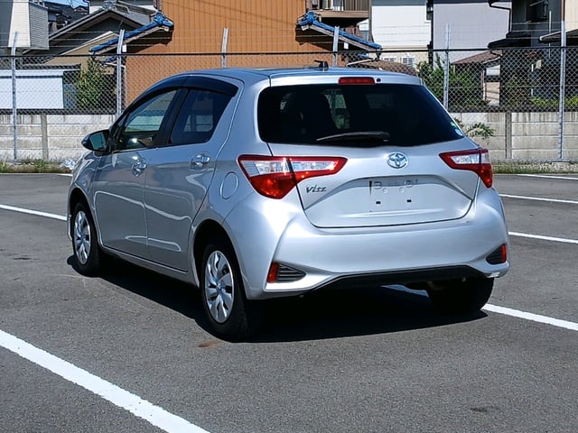 TOYOTA VITZ photo 3