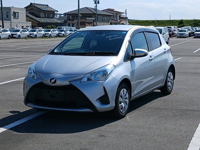 TOYOTA VITZ photo 2