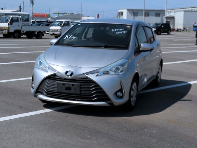 TOYOTA VITZ photo 2