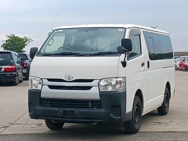 TOYOTA HIACE VAN photo 3