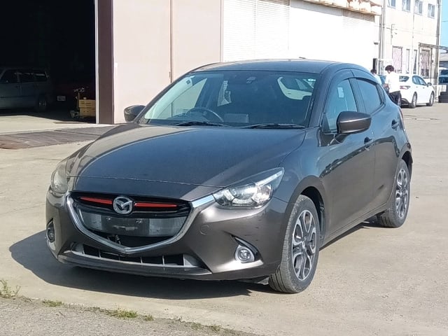 MAZDA DEMIO photo 3