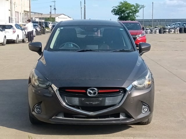 MAZDA DEMIO photo 2