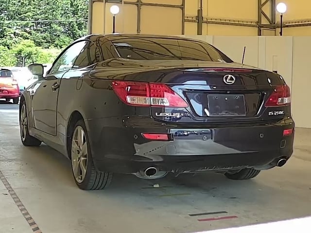 LEXUS IS photo 3