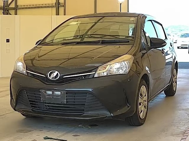 TOYOTA VITZ photo 2