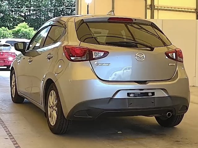 MAZDA DEMIO photo 3