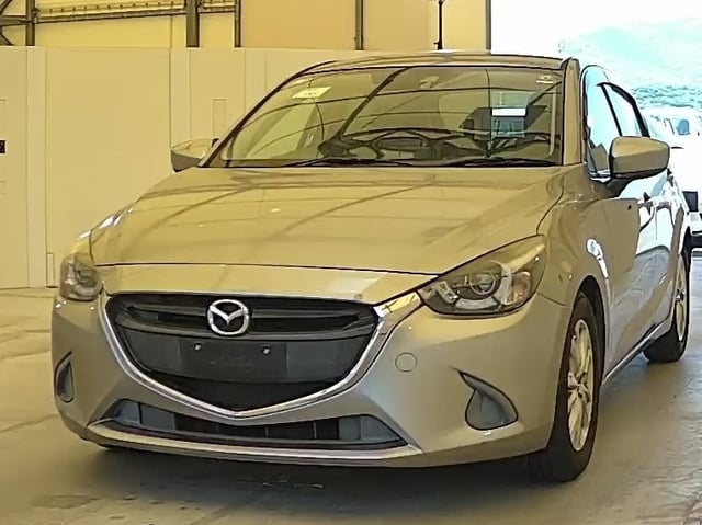 MAZDA DEMIO photo 2