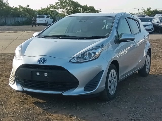 TOYOTA AQUA photo 3