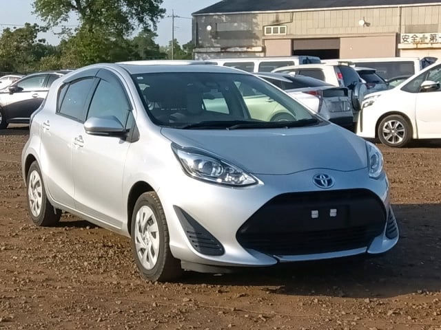 TOYOTA AQUA 2021
